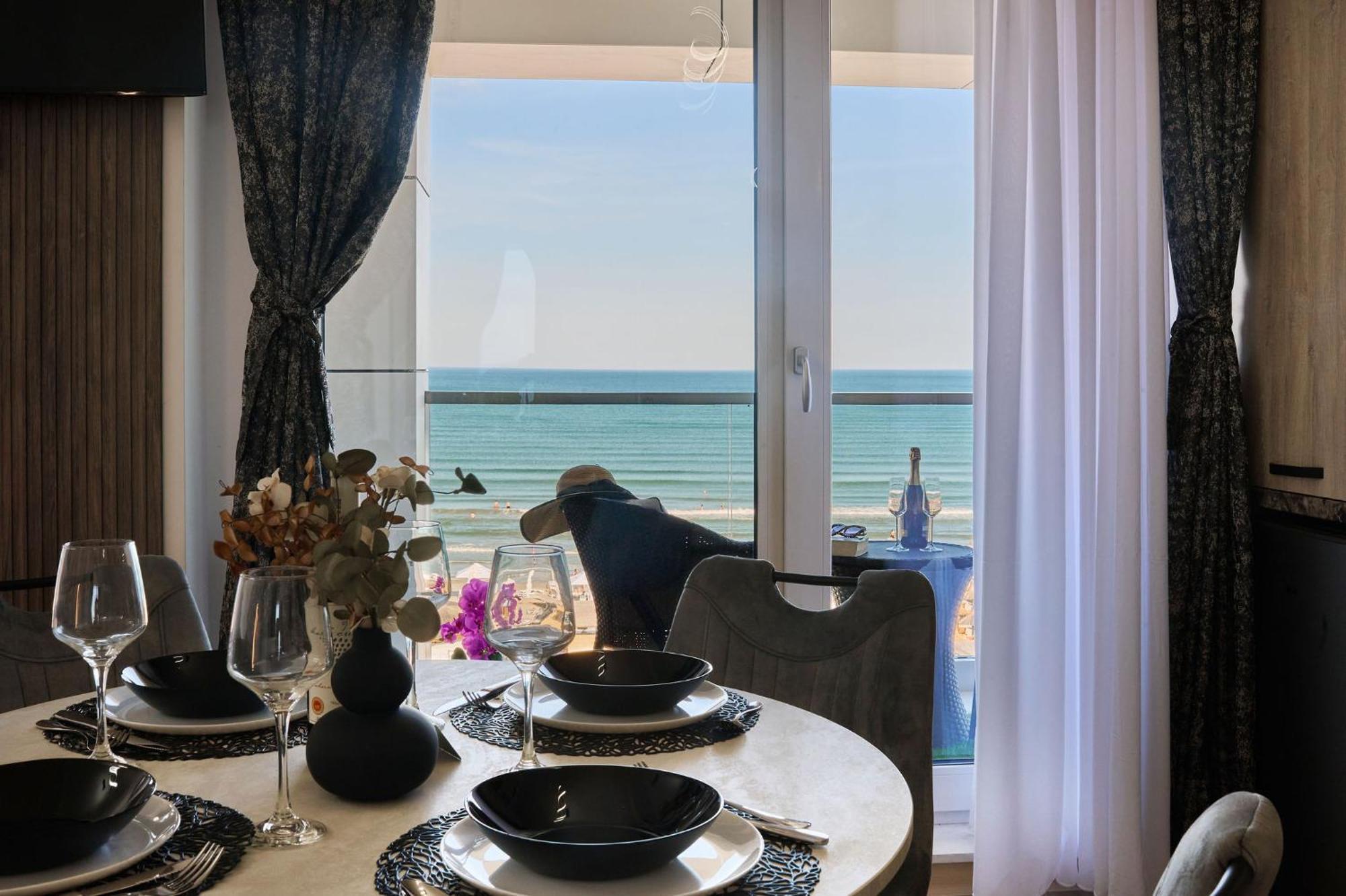 Alma Apartment In Infinity Beach Resort - Parking Mamaia Exterior photo